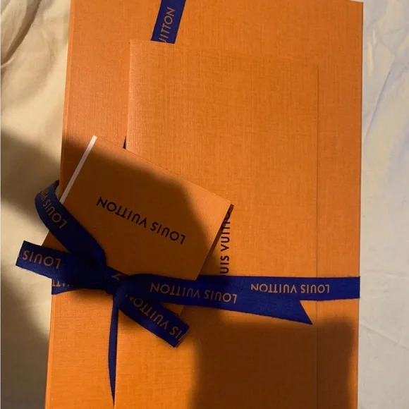 Louis Vuitton authentic brand new paper bag with handles. Must have! - Picture 4 of 4